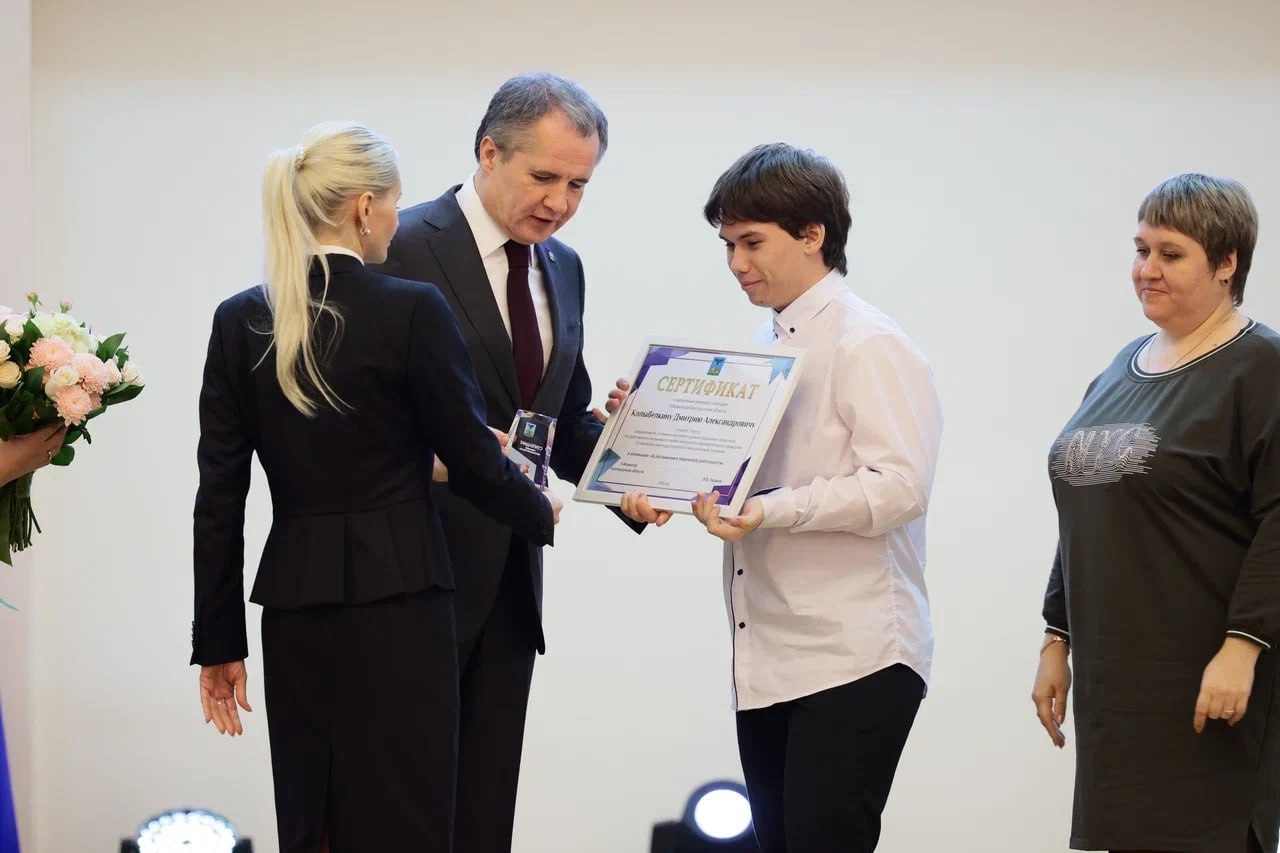 Михаил Лобазнов: Именные стипендии губернатора получили творческие старооскольские студенты Михаил Лобазнов: Именные стипендии губернатора получили творческие старооскольские студенты