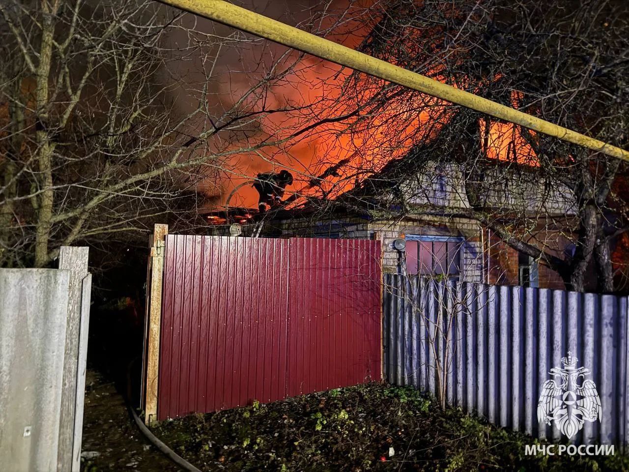 Пожарные вывели из огня 10 человек в Старом Осколе Пожарные вывели из огня 10 человек в Старом Осколе
