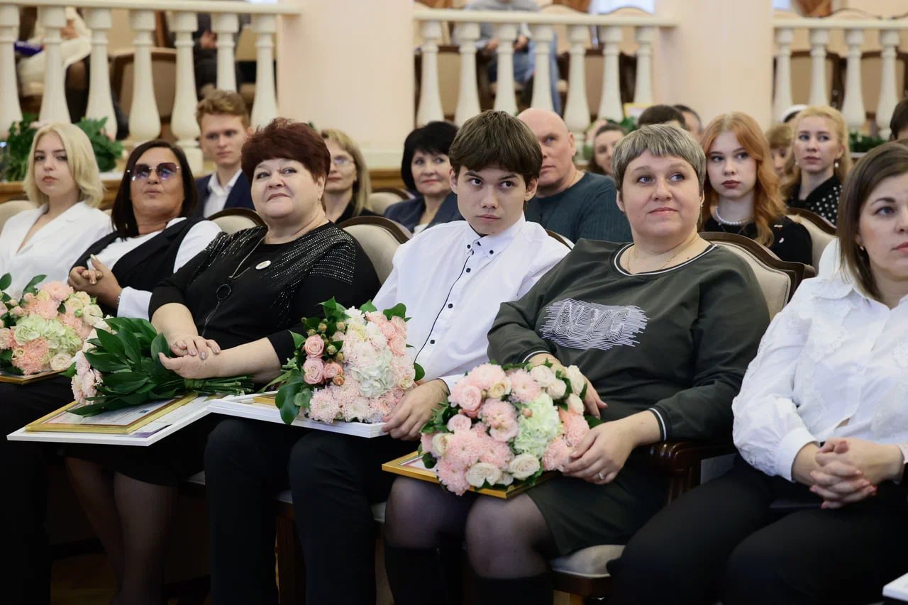 Михаил Лобазнов: Именные стипендии губернатора получили творческие старооскольские студенты Михаил Лобазнов: Именные стипендии губернатора получили творческие старооскольские студенты