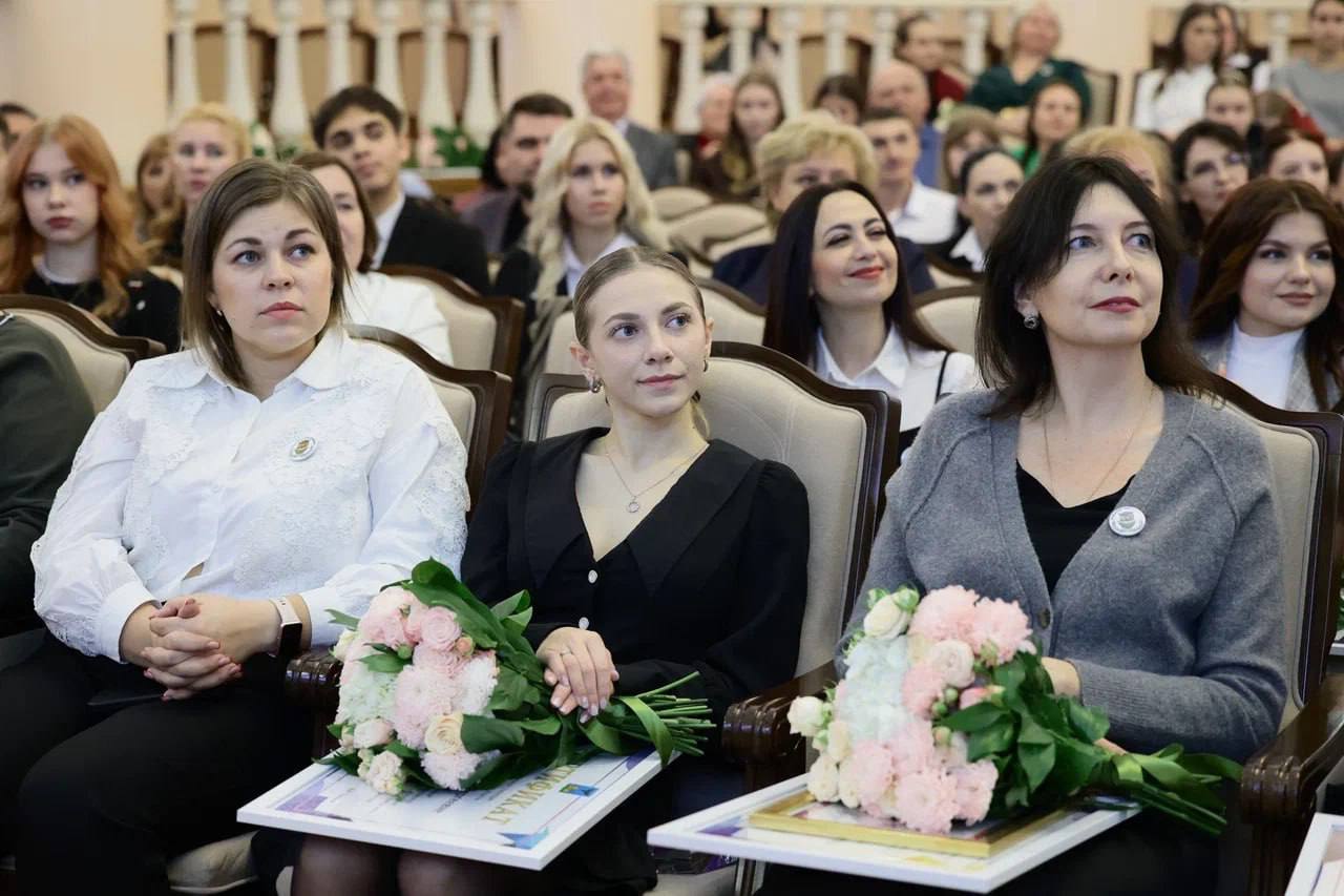 Старооскольские студенты стали обладателями именных стипендий Губернатора Белгородской области Старооскольские студенты стали обладателями именных стипендий Губернатора Белгородской области