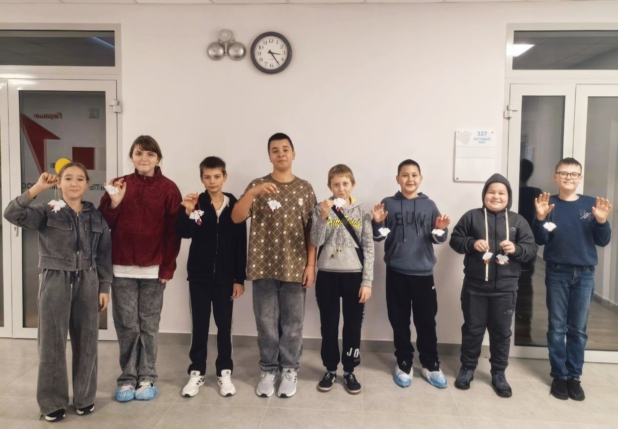 Наши ребята выражают благодарность защитникам Родины Наши ребята выражают благодарность защитникам Родины