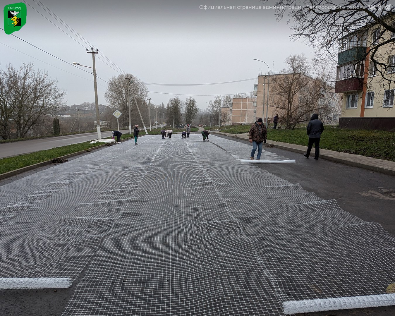 На территории нашего округа продолжается работа по установке антидроновых сетей на многоквартирных домах На территории нашего округа продолжается работа по установке антидроновых сетей на многоквартирных домах