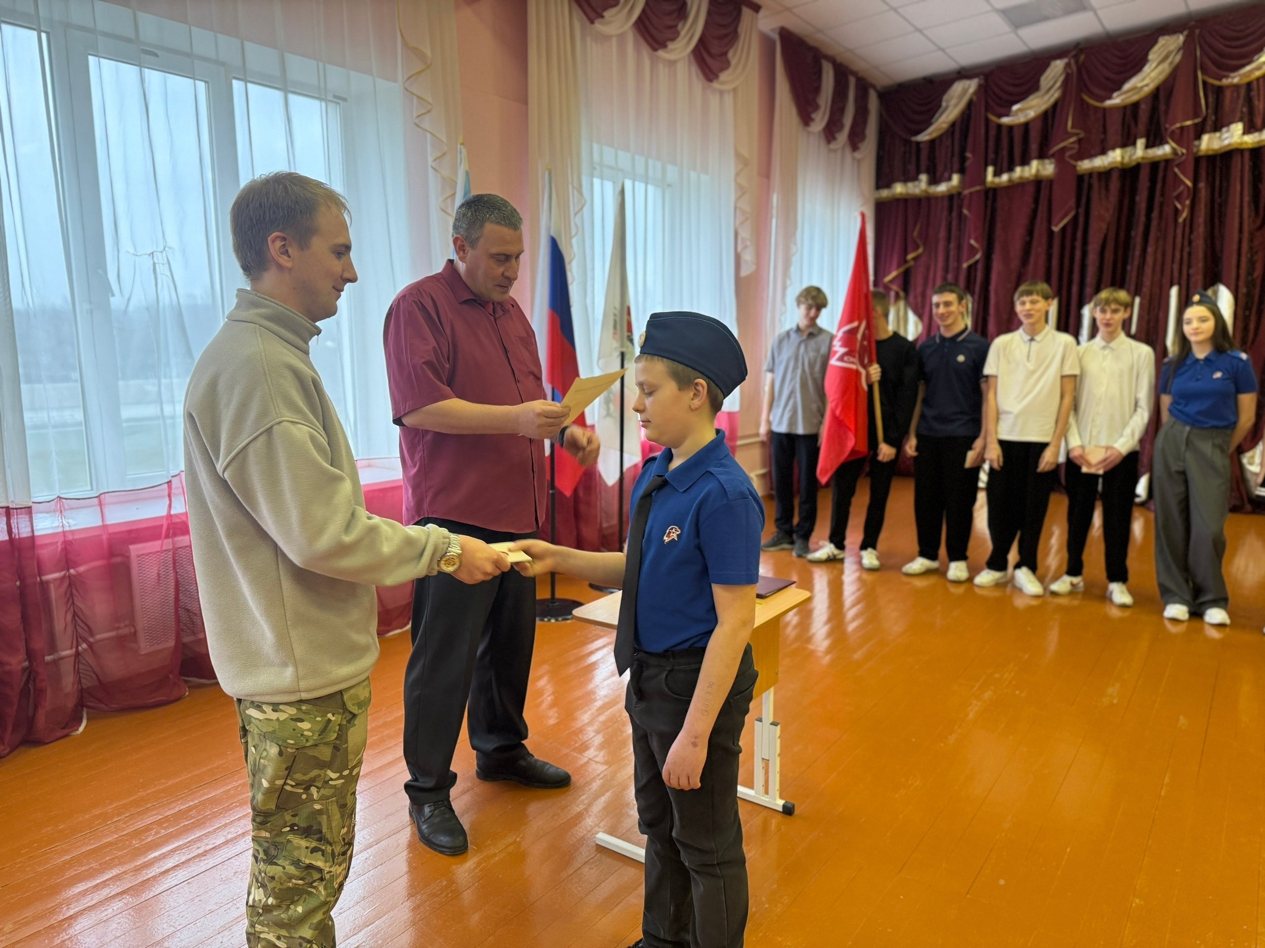 В Вейделевской средней школе прошло значимое событие — церемония посвящения учащихся в ряды Всероссийского детскоюношеского военнопатриотического движения «Юнармия» В Вейделевской средней школе прошло значимое событие — церемония посвящения учащихся в ряды Всероссийского детскоюношеского военнопатриотического движения «Юнармия»