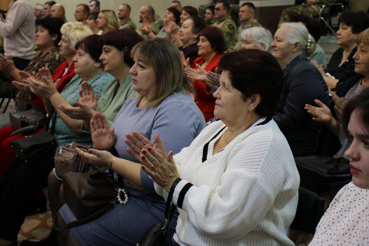 Татьяна Киричкова: В Центре культурного развития чествовали самых неравнодушных, отзывчивых, ответственных и целеустремлённых людей, которые не на словах, а на деле бескорыстно несут добро и пользу окружающим, своей стране и... Татьяна Киричкова: В Центре культурного развития чествовали самых неравнодушных, отзывчивых, ответственных и целеустремлённых людей, которые не на словах, а на деле бескорыстно несут добро и пользу окружающим, своей стране и...