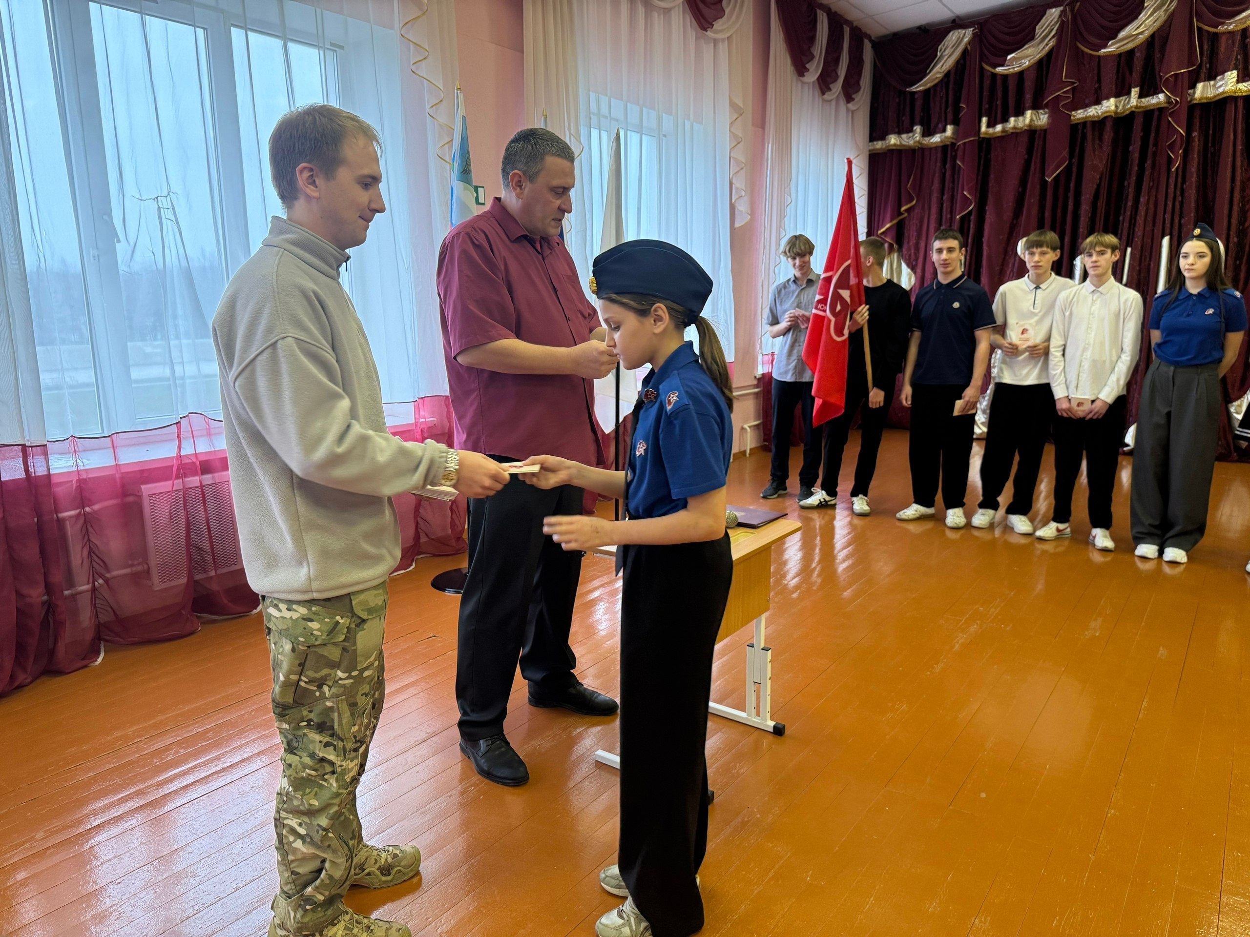 В Вейделевской средней школе прошло значимое событие — церемония посвящения учащихся в ряды Всероссийского детскоюношеского военнопатриотического движения «Юнармия» В Вейделевской средней школе прошло значимое событие — церемония посвящения учащихся в ряды Всероссийского детскоюношеского военнопатриотического движения «Юнармия»