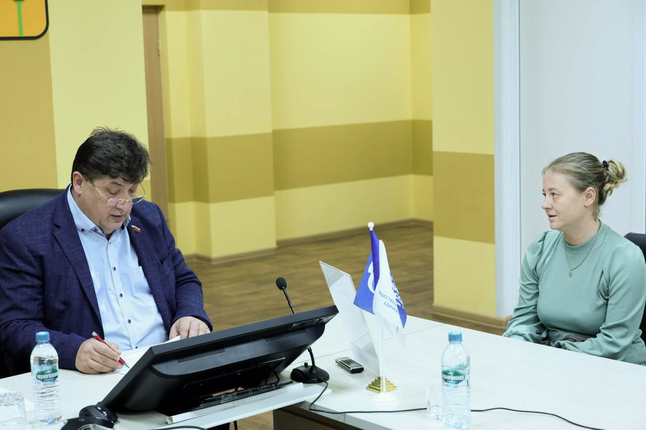 Юрий Клепиков: В рамках традиционной декабрьской декады приёмов граждан, приуроченной к годовщине основания партии «Единая Россия», встретился с земляками в Волоконовке Юрий Клепиков: В рамках традиционной декабрьской декады приёмов граждан, приуроченной к годовщине основания партии «Единая Россия», встретился с земляками в Волоконовке