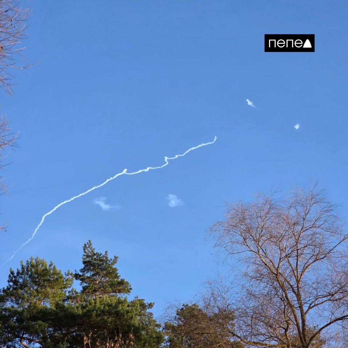 Кадры перехвата системой ПВО ракет GMLRS, запущенных противником по Белгороду Кадры перехвата системой ПВО ракет GMLRS, запущенных противником по Белгороду