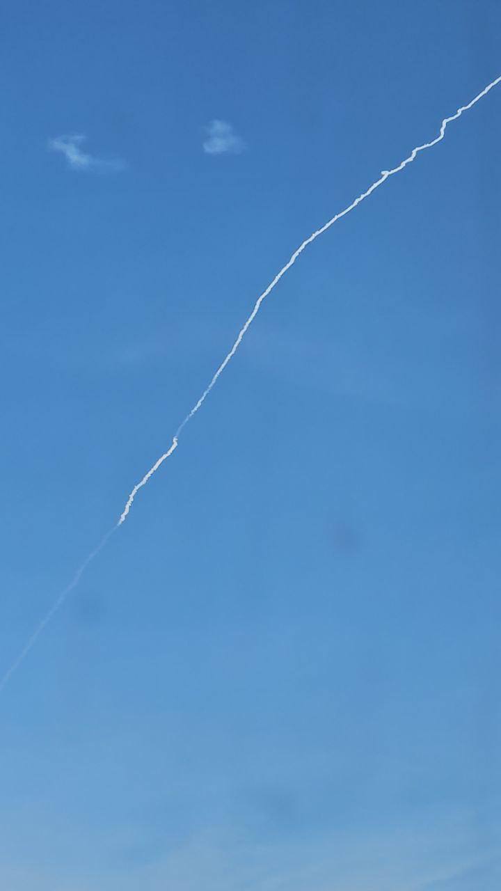 Кадры перехвата системой ПВО ракет GMLRS, запущенных противником по Белгороду Кадры перехвата системой ПВО ракет GMLRS, запущенных противником по Белгороду