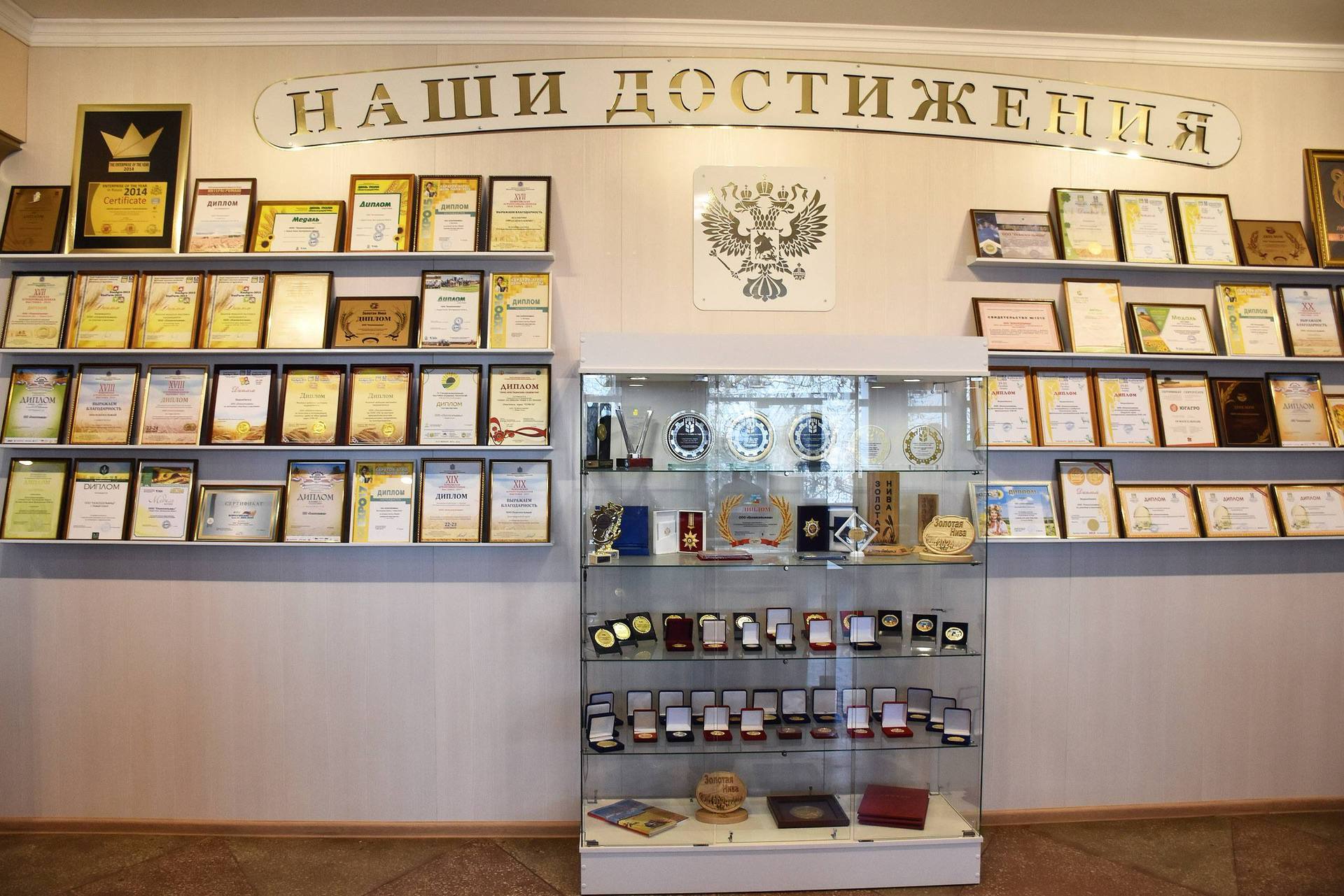 Андрей Миськов: Вместе с депутатом Совета депутатов Новооскольского муниципального округа Василием Андреевичем Катюковым заехали поздравить руководителя предприятия «Осколсельмаш» Дмитрия Степановича Панкратова с Днём... Андрей Миськов: Вместе с депутатом Совета депутатов Новооскольского муниципального округа Василием Андреевичем Катюковым заехали поздравить руководителя предприятия «Осколсельмаш» Дмитрия Степановича Панкратова с Днём...