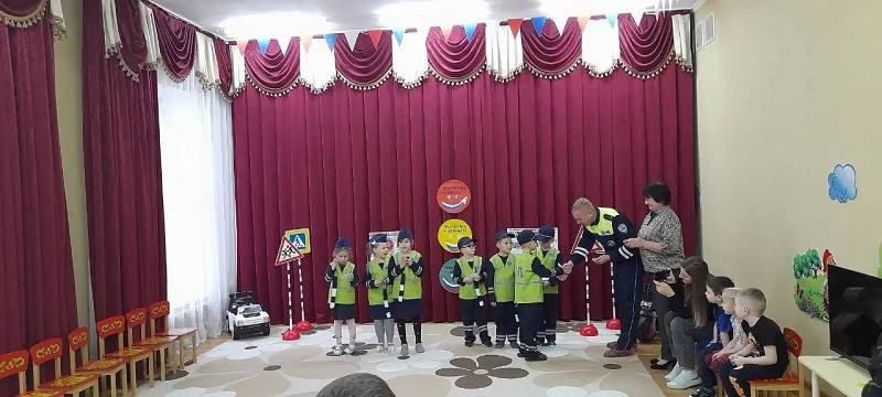 В одном из детских садов Ровенского округа воспитанники вступили в ряды юных помощников Госавтоинспекции В одном из детских садов Ровенского округа воспитанники вступили в ряды юных помощников Госавтоинспекции