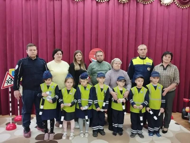 В одном из детских садов Ровенского округа воспитанники вступили в ряды юных помощников Госавтоинспекции