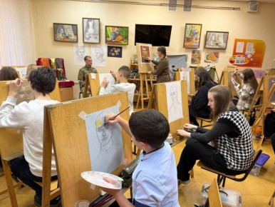 В преддверии Дня Героев Отечества в художественном отделении детской школы искусств им. Н.И. Платонова состоялось мероприятие в рамках Всероссийской акции «Портрет Героя»