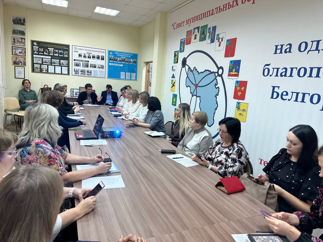 По инициативе Ассоциации «Совет муниципальных образований Белгородской области» 28 ноября состоялся круглый стол на тему: «Шаг навстречу будущему: приоритеты финансовой грамотности. Муниципальный опыт» По инициативе Ассоциации «Совет муниципальных образований Белгородской области» 28 ноября состоялся круглый стол на тему: «Шаг навстречу будущему: приоритеты финансовой грамотности. Муниципальный опыт»