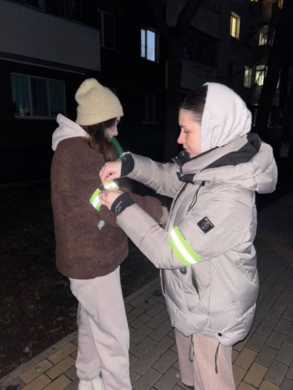 Стань заметнее!. Каждый вечер волонтёры выходят на улицы Белгорода, Белгородского и Валуйского муниципальных округов, чтобы сделать свои территории чуточку ярче и безопаснее