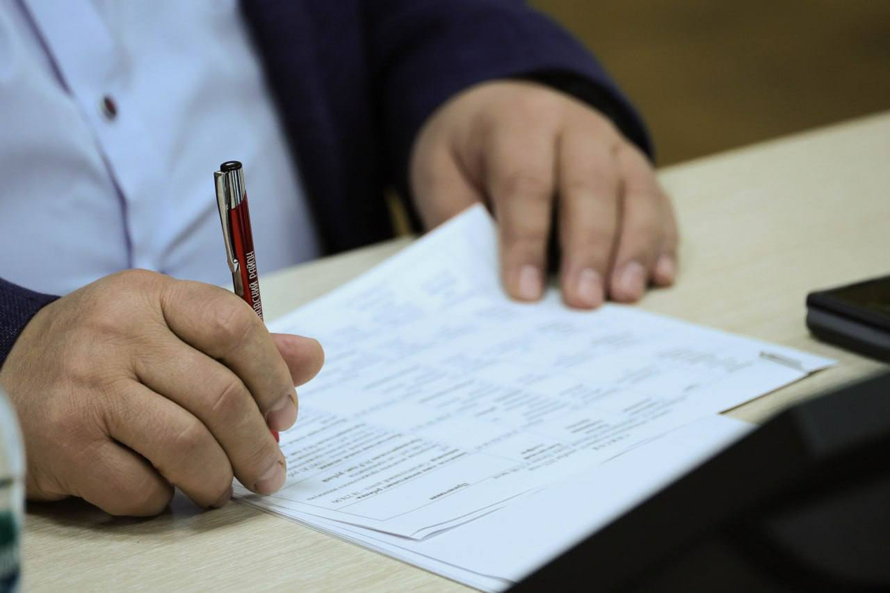 Юрий Клепиков: В рамках традиционной декабрьской декады приёмов граждан, приуроченной к годовщине основания партии «Единая Россия», встретился с земляками в Волоконовке Юрий Клепиков: В рамках традиционной декабрьской декады приёмов граждан, приуроченной к годовщине основания партии «Единая Россия», встретился с земляками в Волоконовке