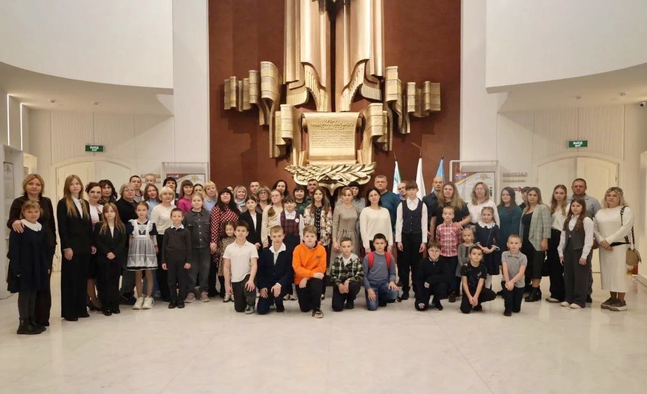 В рамках проекта «Охранять природу — значит охранять Родину», инициированного ЦЭБ региона, состоялось творческое состязание «Семейное древо героя» В рамках проекта «Охранять природу — значит охранять Родину», инициированного ЦЭБ региона, состоялось творческое состязание «Семейное древо героя»