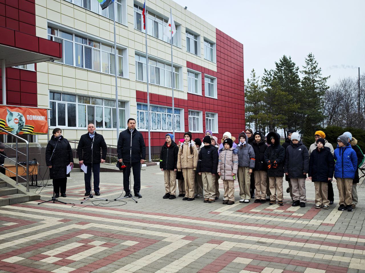 Николай Нестеров: Сегодня, в День воинской Славы – День Героев Отечества, в селе Поповка состоялось открытие памятных табличек в честь нашего Героя-земляка — ефрейтора Алексея Викторовича Агаркова Николай Нестеров: Сегодня, в День воинской Славы – День Героев Отечества, в селе Поповка состоялось открытие памятных табличек в честь нашего Героя-земляка — ефрейтора Алексея Викторовича Агаркова