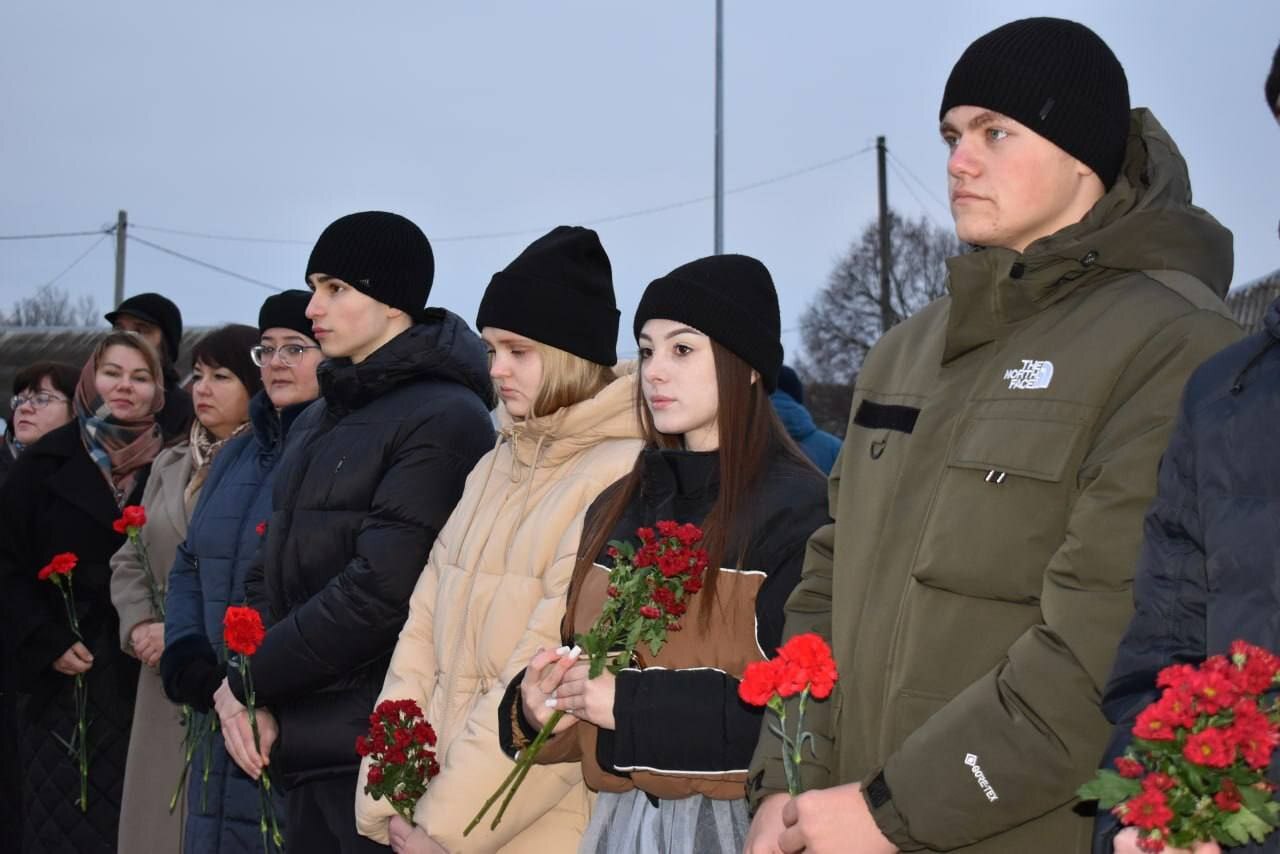 Помнить – наш священный долг: в селе Венгеровка открыли сквер памяти землякам, погибшим в зоне специальной военной операции
