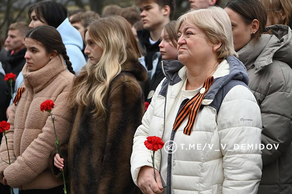 Валентин Демидов: В День Героев Отечества в школе №31, где когда-то учился Николай Дмитриевич Исаев, теперь навечно закреплена память о Герое Валентин Демидов: В День Героев Отечества в школе №31, где когда-то учился Николай Дмитриевич Исаев, теперь навечно закреплена память о Герое