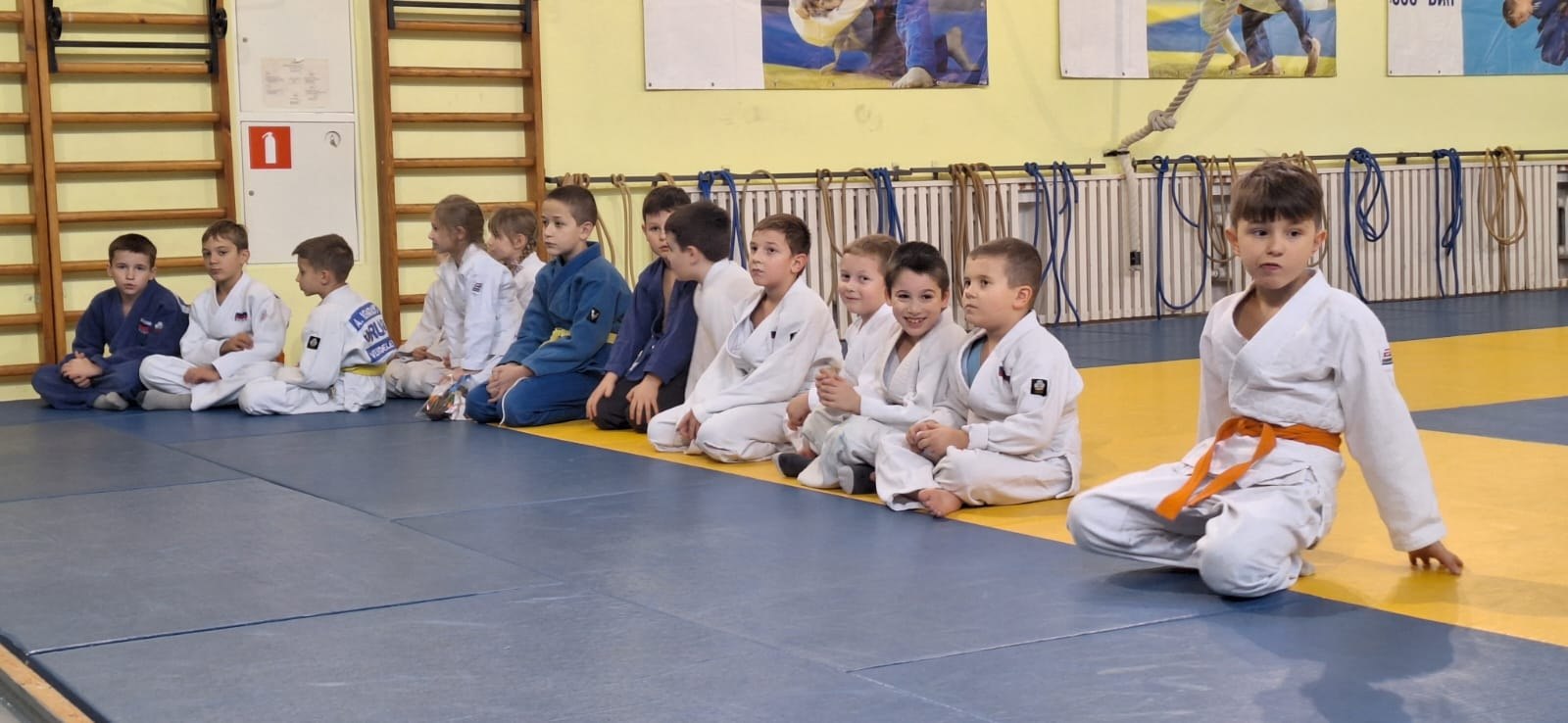 Накануне Дня Героев Отечества состоялась встреча обучающихся спортивной школы с военнослужащими ПВО, которые оберегают мирное небо над Вейделевским округом