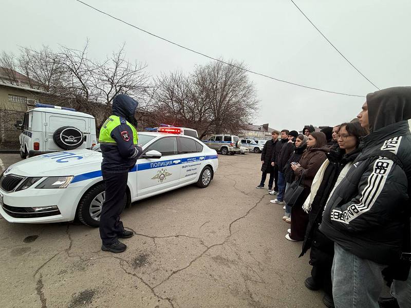 В Алексеевке сотрудники Госавтоинспекции пригласили в гости студентов колледжей В Алексеевке сотрудники Госавтоинспекции пригласили в гости студентов колледжей