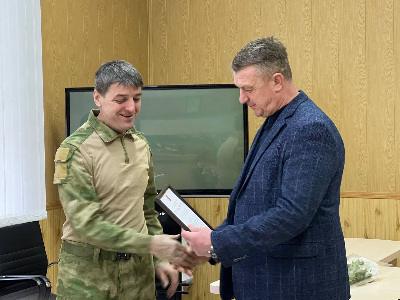 Владимир Переверзев: Сегодня, в День Героя Отечества, администрация Борисовского муниципального округа чествовала земляков, которые ежедневно стоят на страже спокойствия граждан Владимир Переверзев: Сегодня, в День Героя Отечества, администрация Борисовского муниципального округа чествовала земляков, которые ежедневно стоят на страже спокойствия граждан