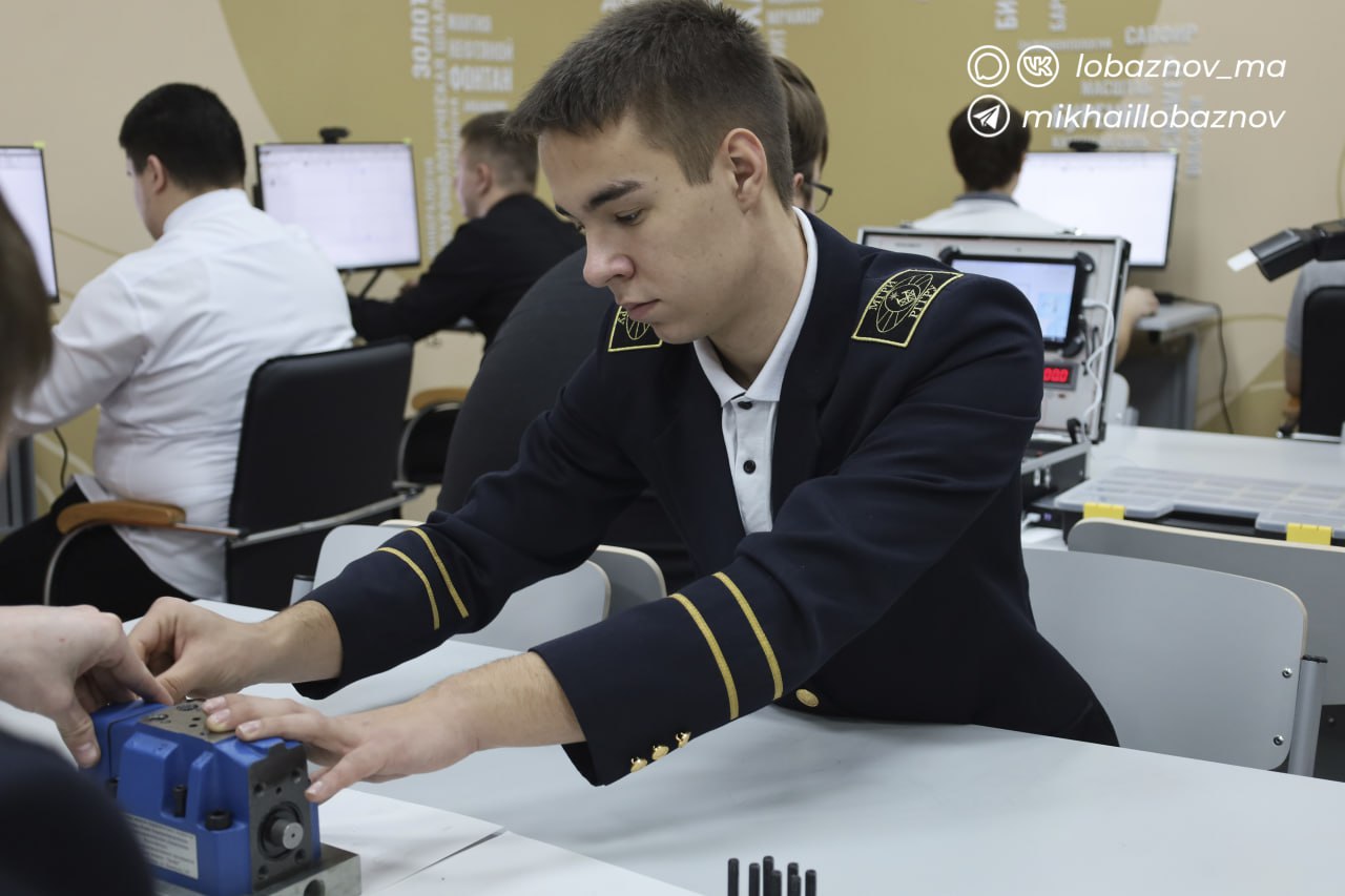 Михаил Лобазнов: Посетил Старооскольский геолого-разведочный институт Михаил Лобазнов: Посетил Старооскольский геолого-разведочный институт