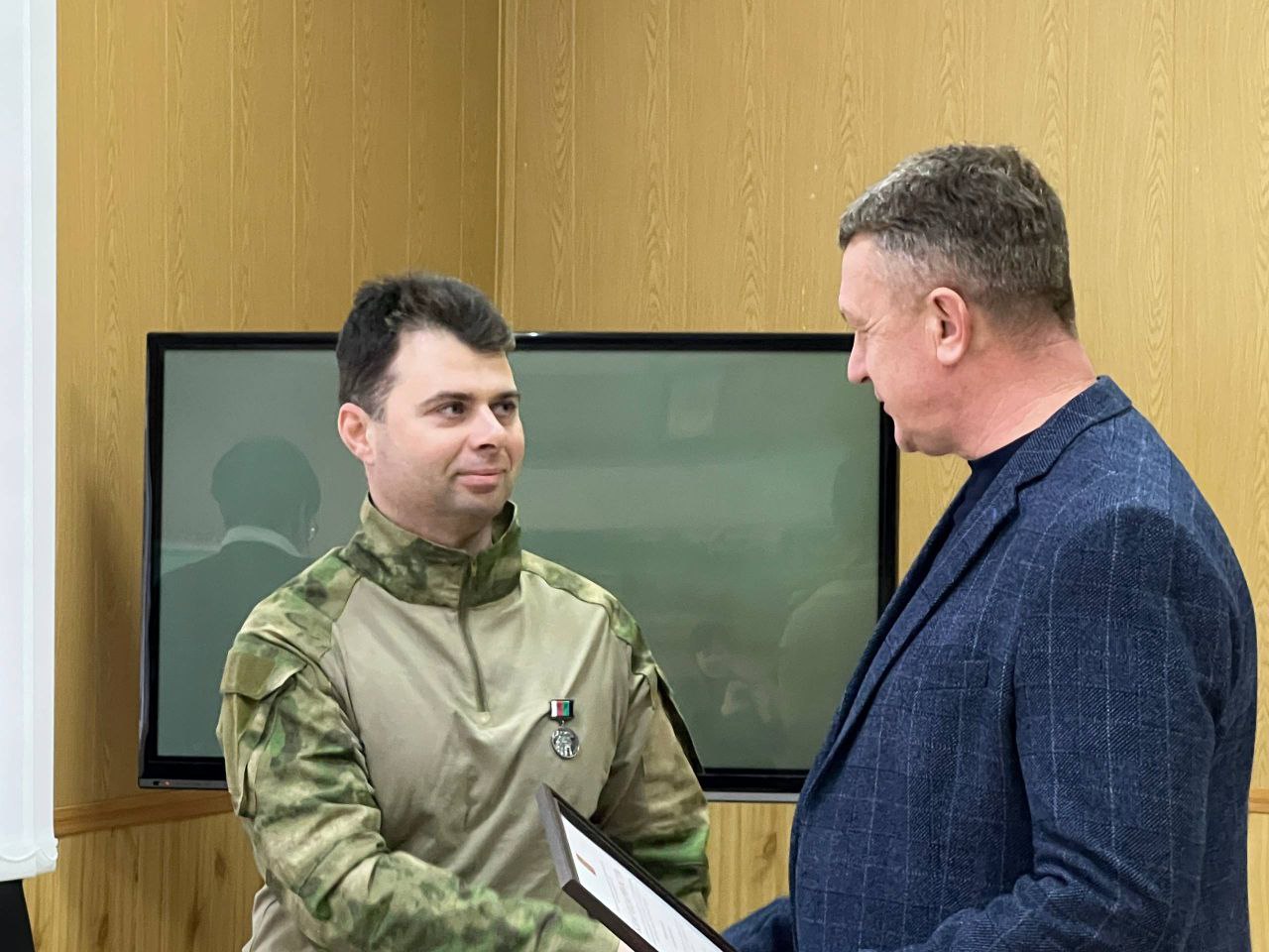 Владимир Переверзев: Сегодня, в День Героя Отечества, администрация Борисовского муниципального округа чествовала земляков, которые ежедневно стоят на страже спокойствия граждан Владимир Переверзев: Сегодня, в День Героя Отечества, администрация Борисовского муниципального округа чествовала земляков, которые ежедневно стоят на страже спокойствия граждан