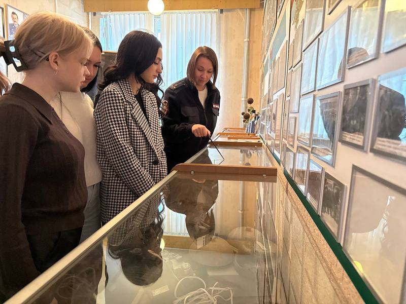 В Алексеевке сотрудники Госавтоинспекции пригласили в гости студентов колледжей В Алексеевке сотрудники Госавтоинспекции пригласили в гости студентов колледжей