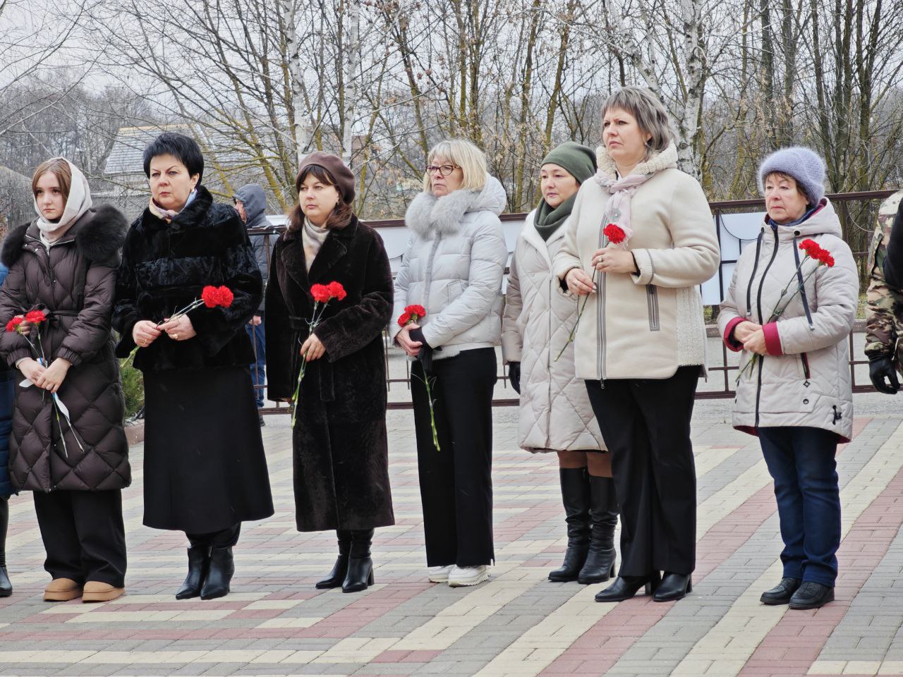 Сегодня, в День Героев Отечества, жители села Поповка провели важную церемонию открытия мемориальной доски и памятной таблички в честь нашего Героя-земляка, ефрейтора Алексея Викторовича Агаркова Сегодня, в День Героев Отечества, жители села Поповка провели важную церемонию открытия мемориальной доски и памятной таблички в честь нашего Героя-земляка, ефрейтора Алексея Викторовича Агаркова