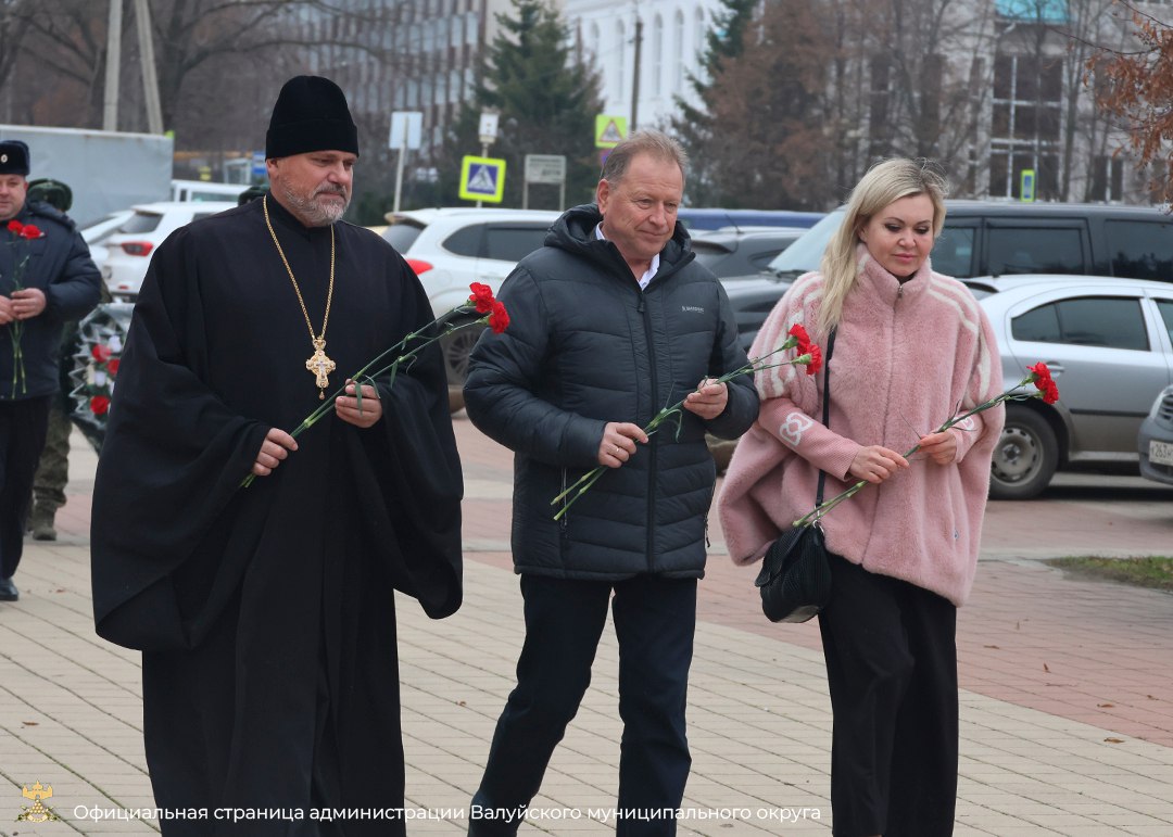 Дань памяти: возложение цветов к памятникам воинской доблести Дань памяти: возложение цветов к памятникам воинской доблести