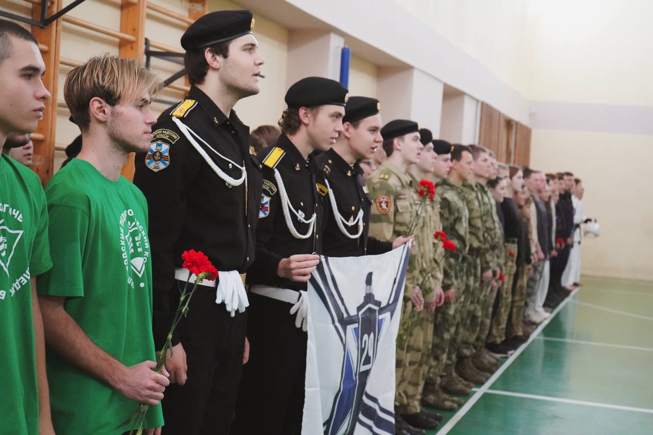 Сегодня мы отмечаем День Героев Отечества — памятную дату, посвящённую людям, чьи поступки и подвиги стали символом чести, мужества и самоотверженности