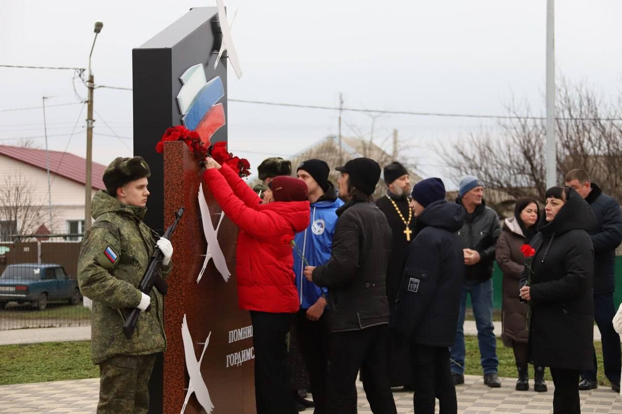 Помнить – наш священный долг: в селе Венгеровка открыли сквер памяти землякам, погибшим в зоне специальной военной операции Помнить – наш священный долг: в селе Венгеровка открыли сквер памяти землякам, погибшим в зоне специальной военной операции