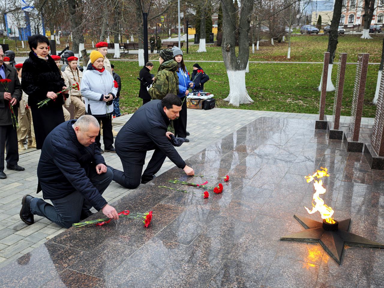 Николай Нестеров: Сегодня мы вспоминаем тех, кто ценой своей жизни защитил наше право на мирную жизнь, кто, не щадя себя, боролся за свободу и независимость нашей Родины Николай Нестеров: Сегодня мы вспоминаем тех, кто ценой своей жизни защитил наше право на мирную жизнь, кто, не щадя себя, боролся за свободу и независимость нашей Родины