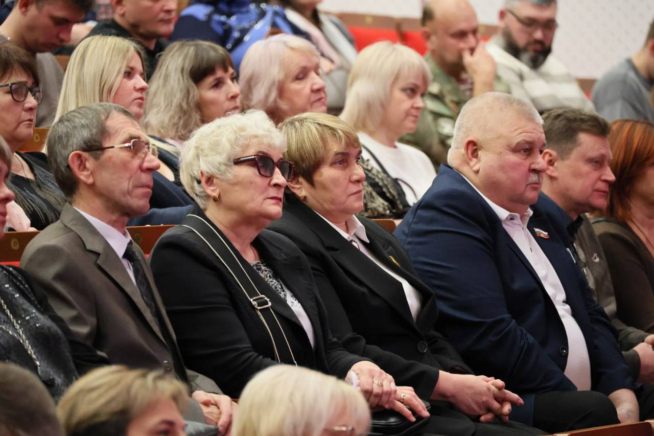 Юрий Клепиков: Говоря о героизме, мы обращаемся не только к событиям прошлого, но и к тому, что заставляет наши сердца биться сильнее: несгибаемой силе духа, безграничной храбрости и той глубокой любви, что связывает нас с... Юрий Клепиков: Говоря о героизме, мы обращаемся не только к событиям прошлого, но и к тому, что заставляет наши сердца биться сильнее: несгибаемой силе духа, безграничной храбрости и той глубокой любви, что связывает нас с...