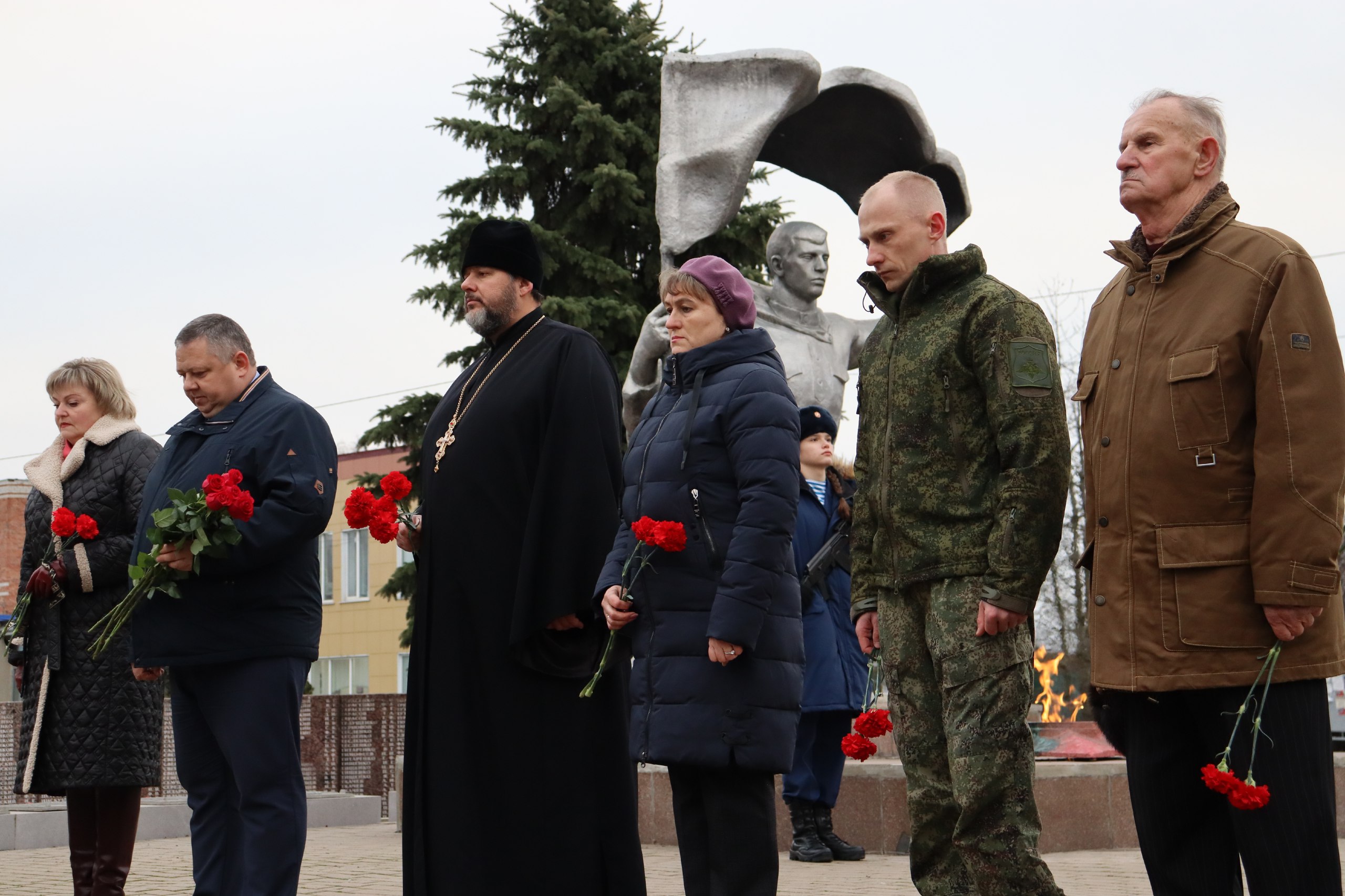 День Героев Отечества знаменует подвиги всех, кто своими добрыми делами и героическими поступками показал пример подлинного служения Родине