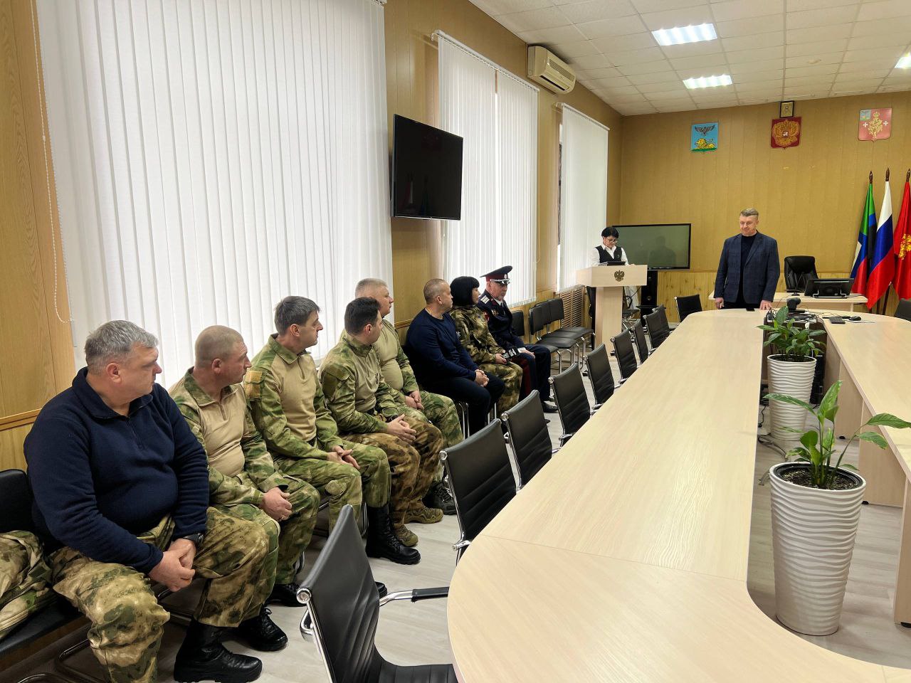 Владимир Переверзев: Сегодня, в День Героя Отечества, администрация Борисовского муниципального округа чествовала земляков, которые ежедневно стоят на страже спокойствия граждан