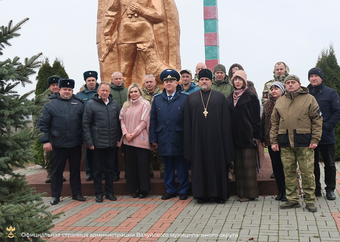 Дань памяти: возложение цветов к памятникам воинской доблести Дань памяти: возложение цветов к памятникам воинской доблести