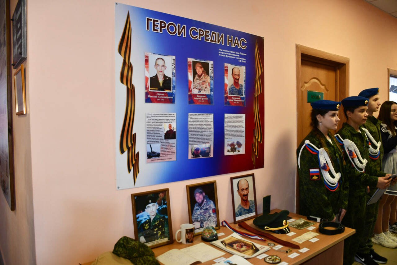 В Новохуторном увековечили память Виктора Угроватого, погибшего в ходе проведения специальной военной операции В Новохуторном увековечили память Виктора Угроватого, погибшего в ходе проведения специальной военной операции