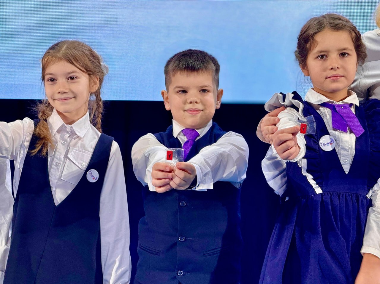 Посвящение в Первые. В День Героев Отечества в Центре молодежных инициатив состоялась торжественная церемония «Посвящение в Первые», наполненная духом патриотизма и гордости Посвящение в Первые. В День Героев Отечества в Центре молодежных инициатив состоялась торжественная церемония «Посвящение в Первые», наполненная духом патриотизма и гордости