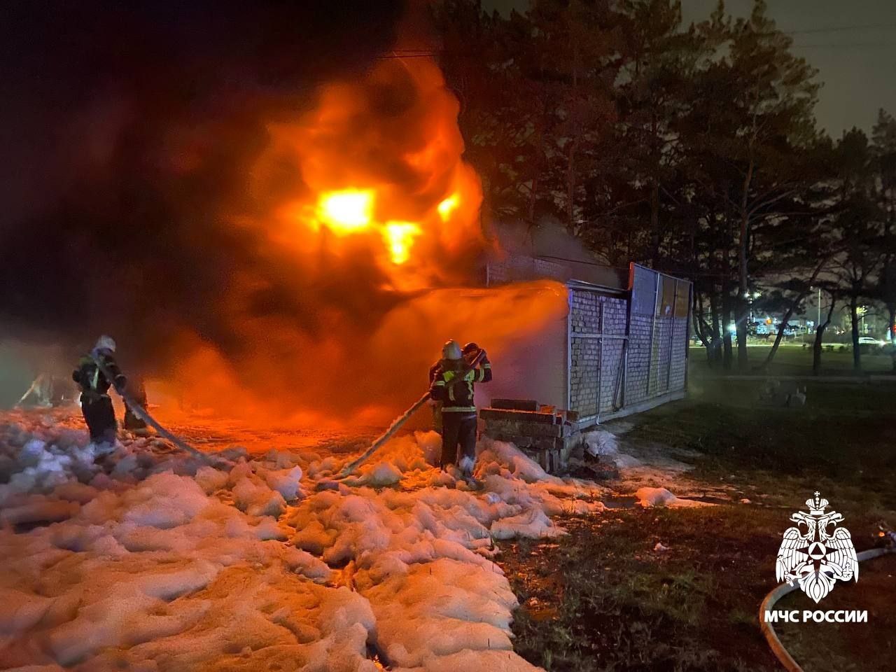 Двух женщин 86 и 77 лет спасли пожарные: в селе Корочка Губкинского округа накануне вспыхнула кухня в частном доме Двух женщин 86 и 77 лет спасли пожарные: в селе Корочка Губкинского округа накануне вспыхнула кухня в частном доме