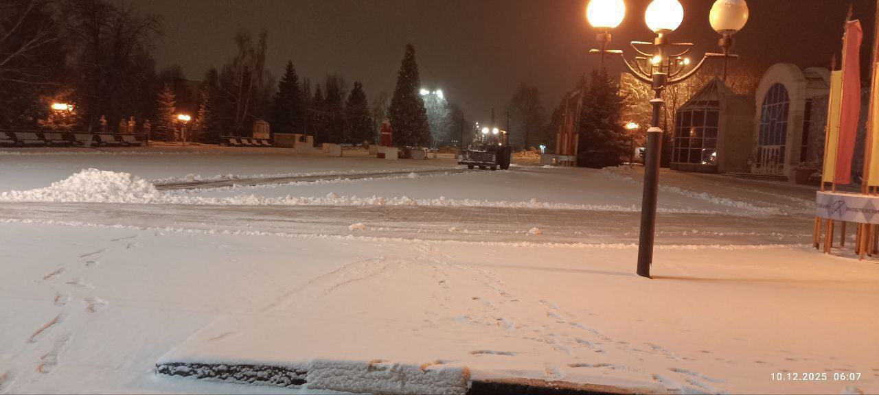 Дорогие яковлевцы!. С первым по-настоящему зимним утром! Наши коммунальные службы уже вовсю трудятся, чтобы расчистить улицы от снега, чтобы вам было удобно добираться на работу, в школу, в садик или просто прогуляться Дорогие яковлевцы!. С первым по-настоящему зимним утром! Наши коммунальные службы уже вовсю трудятся, чтобы расчистить улицы от снега, чтобы вам было удобно добираться на работу, в школу, в садик или просто прогуляться