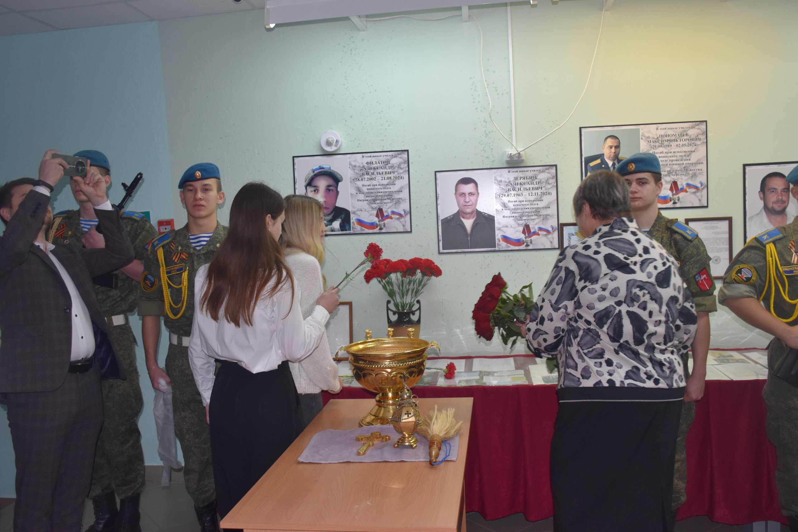 В Бирюченской школе увековечили имена двух погибших выпускников, открыв в их честь Доски памяти В Бирюченской школе увековечили имена двух погибших выпускников, открыв в их честь Доски памяти