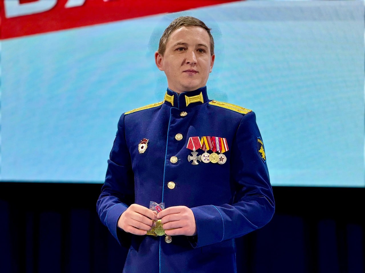 Посвящение в Первые. В День Героев Отечества в Центре молодежных инициатив состоялась торжественная церемония «Посвящение в Первые», наполненная духом патриотизма и гордости Посвящение в Первые. В День Героев Отечества в Центре молодежных инициатив состоялась торжественная церемония «Посвящение в Первые», наполненная духом патриотизма и гордости