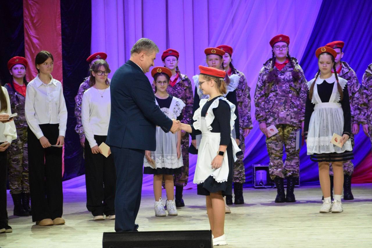 Игорь Щепин: Сегодня, в честь Дня Героев Отечества, который отмечается в нашей стране 9-го декабря, мы вспоминали великих сыновей и дочерей России, чьи подвиги — это зримое воплощение силы и духа нашего народа Игорь Щепин: Сегодня, в честь Дня Героев Отечества, который отмечается в нашей стране 9-го декабря, мы вспоминали великих сыновей и дочерей России, чьи подвиги — это зримое воплощение силы и духа нашего народа