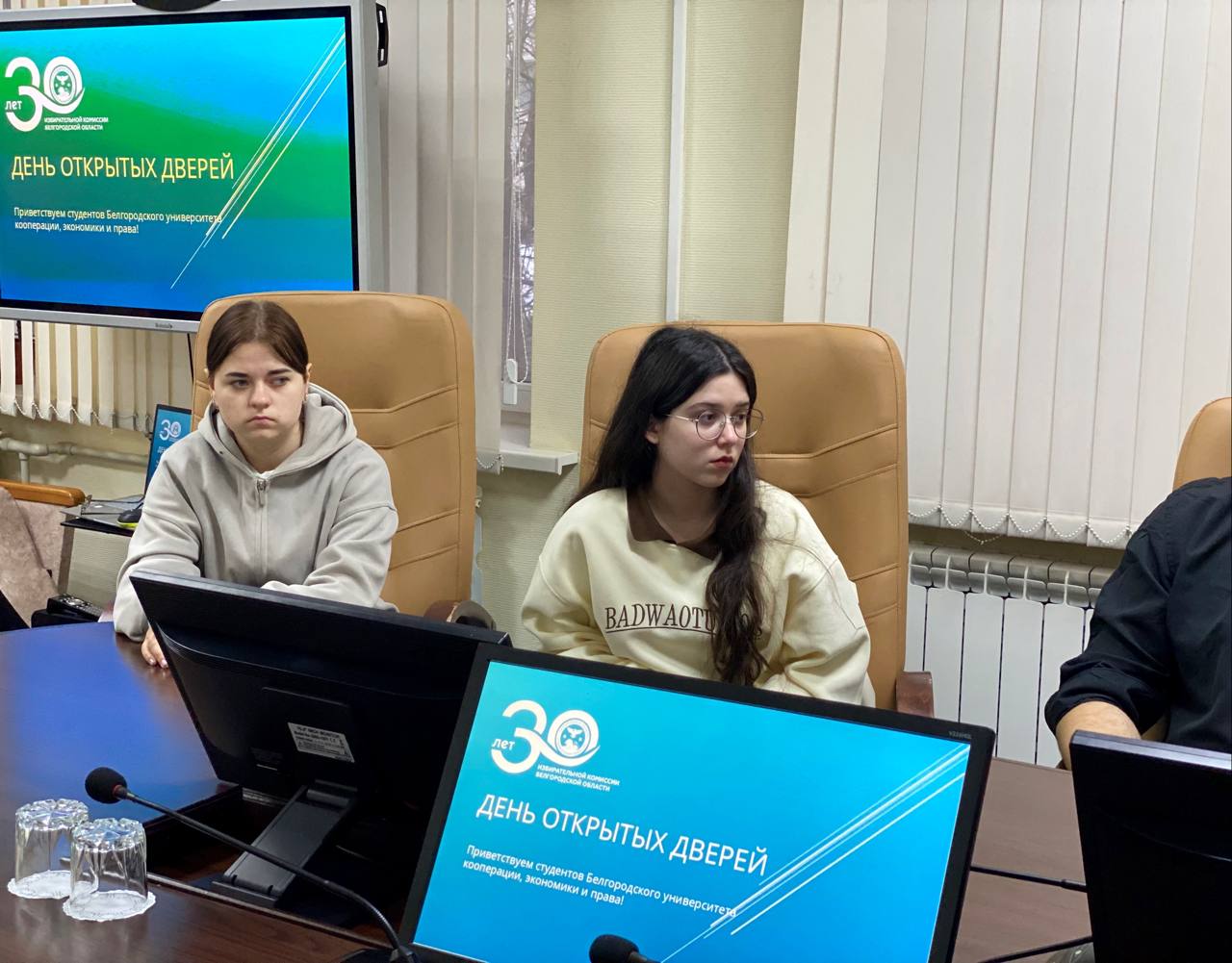 Сегодня в нашей Комиссии весь день царит особая атмосфера Сегодня в нашей Комиссии весь день царит особая атмосфера