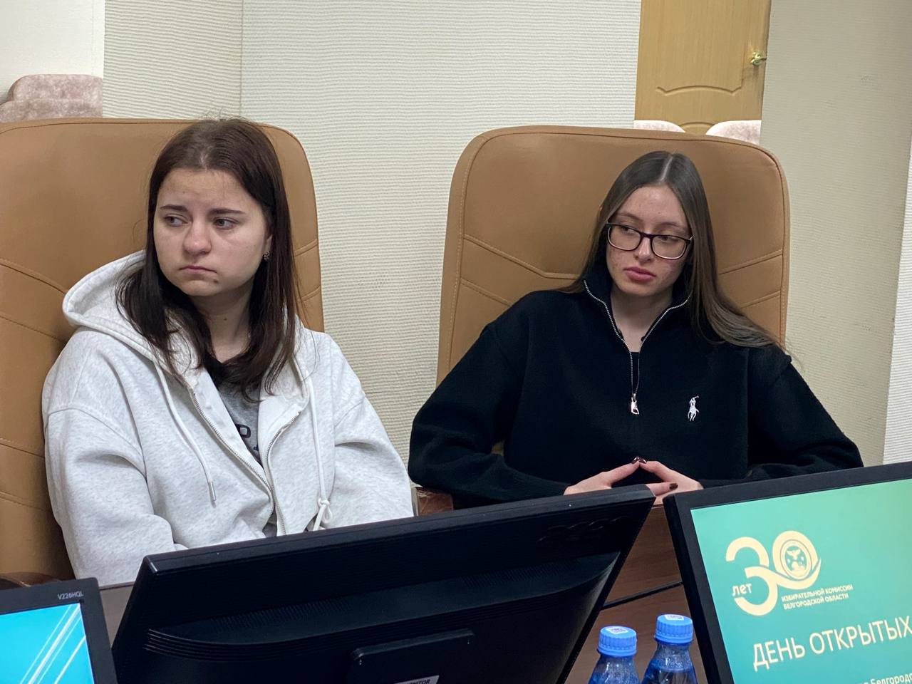 Сегодня в нашей Комиссии весь день царит особая атмосфера Сегодня в нашей Комиссии весь день царит особая атмосфера