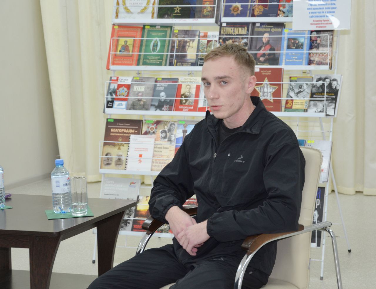 Для краснояружских школьников состоялся урок мужества с участником СВО, ветераном Денисом Старковым Для краснояружских школьников состоялся урок мужества с участником СВО, ветераном Денисом Старковым