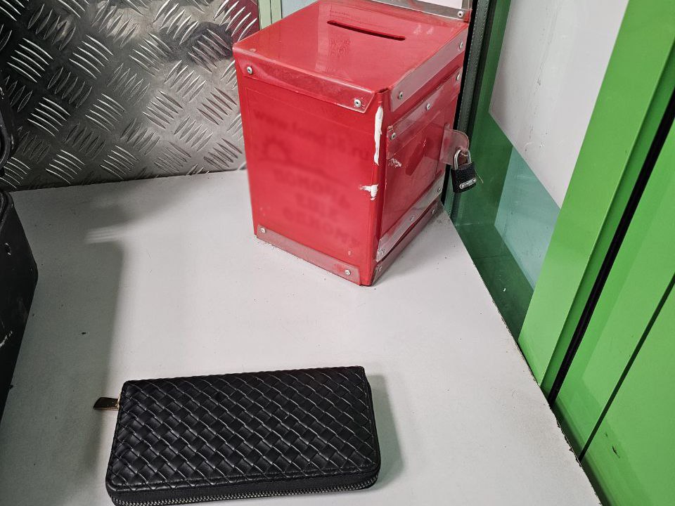 В Корочанском районе полицейские по горячим следам раскрыли кражу денег из забытого пенсионеркой в магазине кошелька