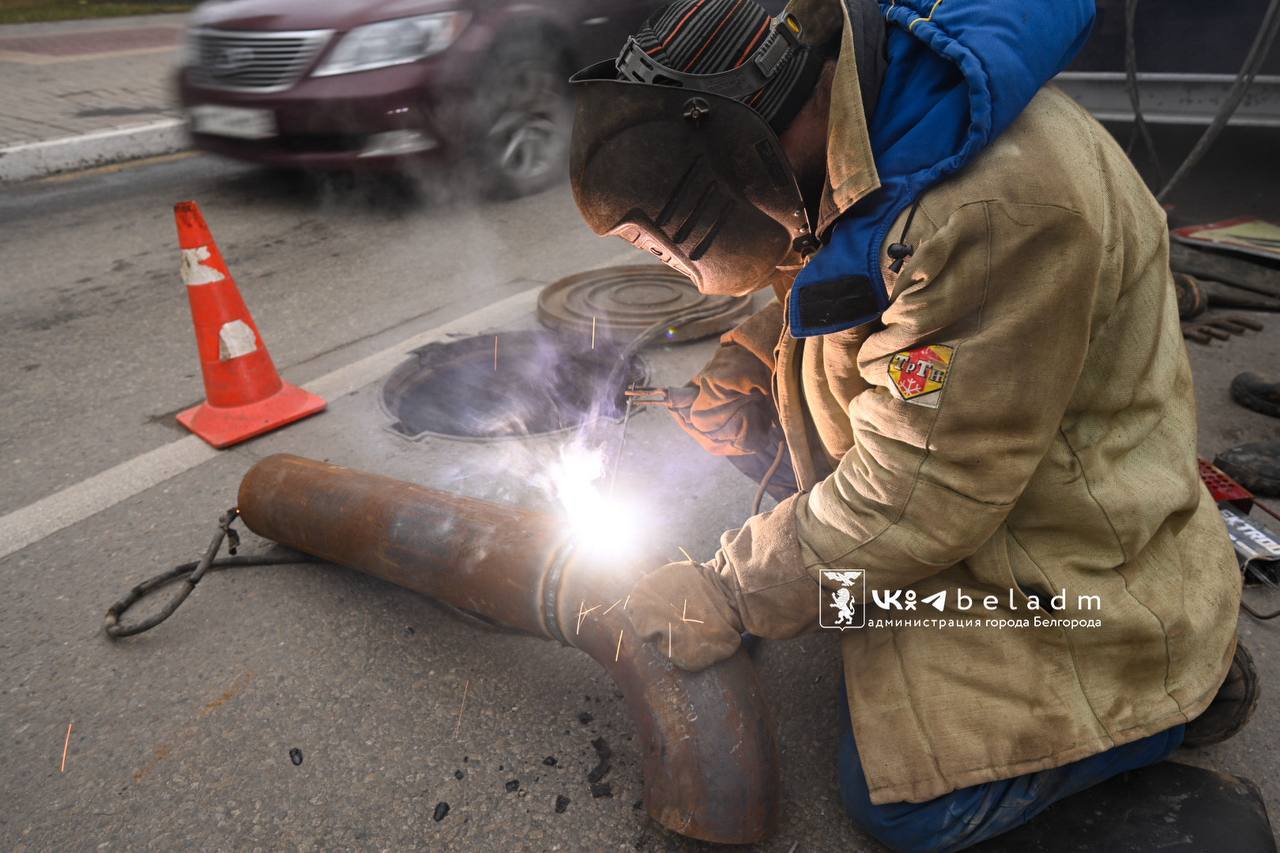 Теплоэнергетики приступили к срочному ремонту участка теплосети в тепловой камере на ул. Князя Трубецкого в Белгороде Теплоэнергетики приступили к срочному ремонту участка теплосети в тепловой камере на ул. Князя Трубецкого в Белгороде